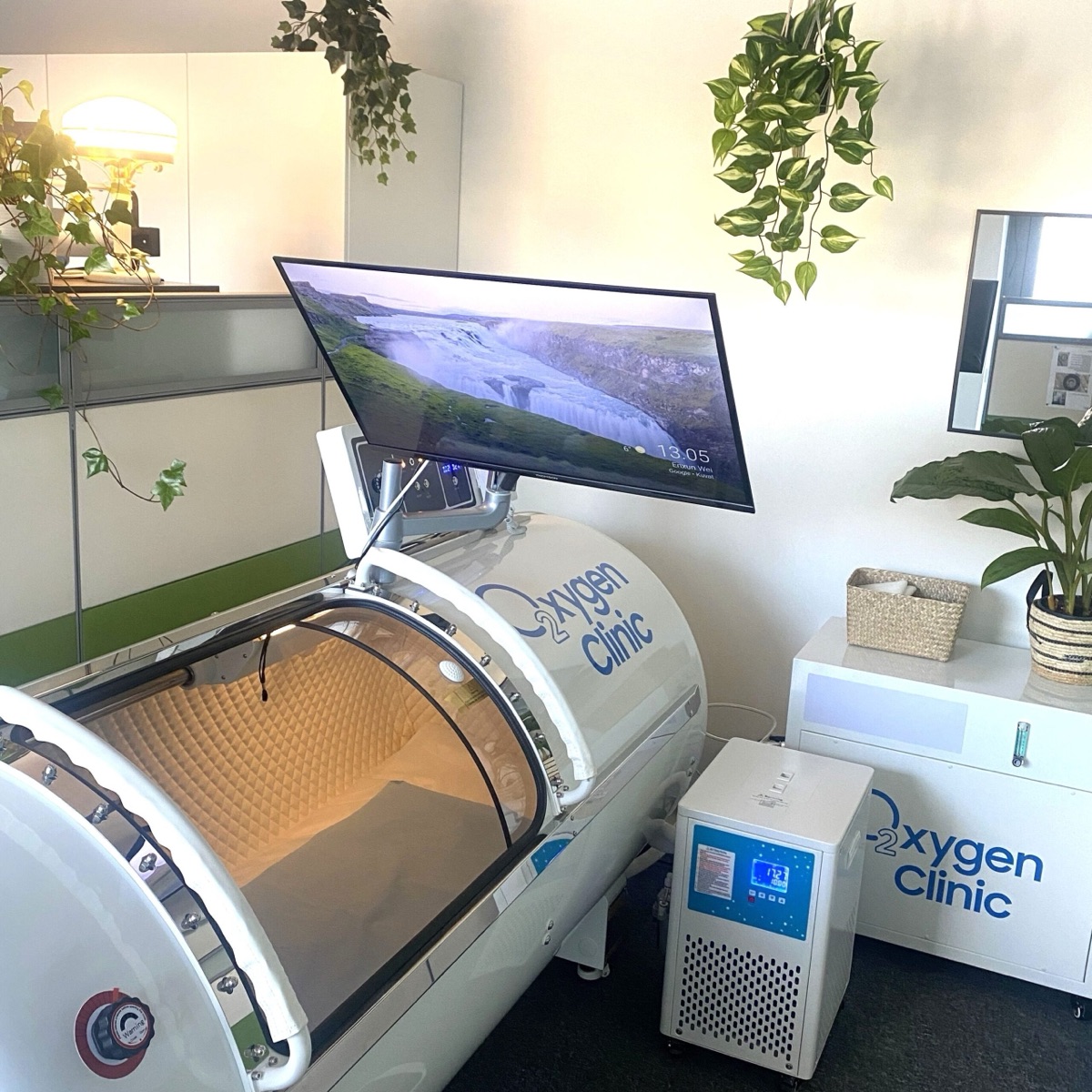 Ylipainehappikammio Oxygen Clinicin valoisassa hoitohuoneessa